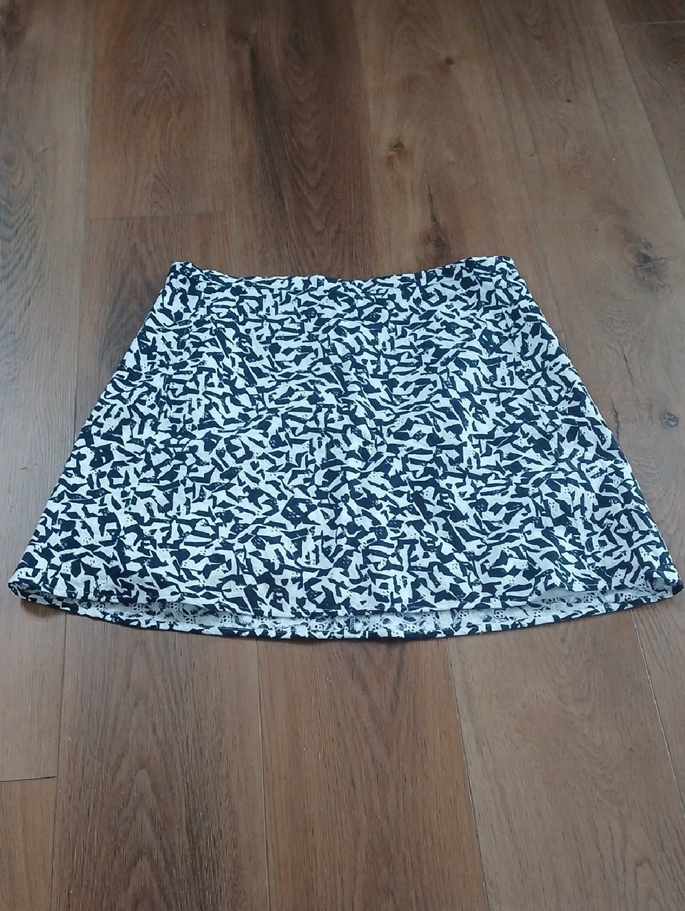 Theory Black and White Abstract Print Mini Skirt